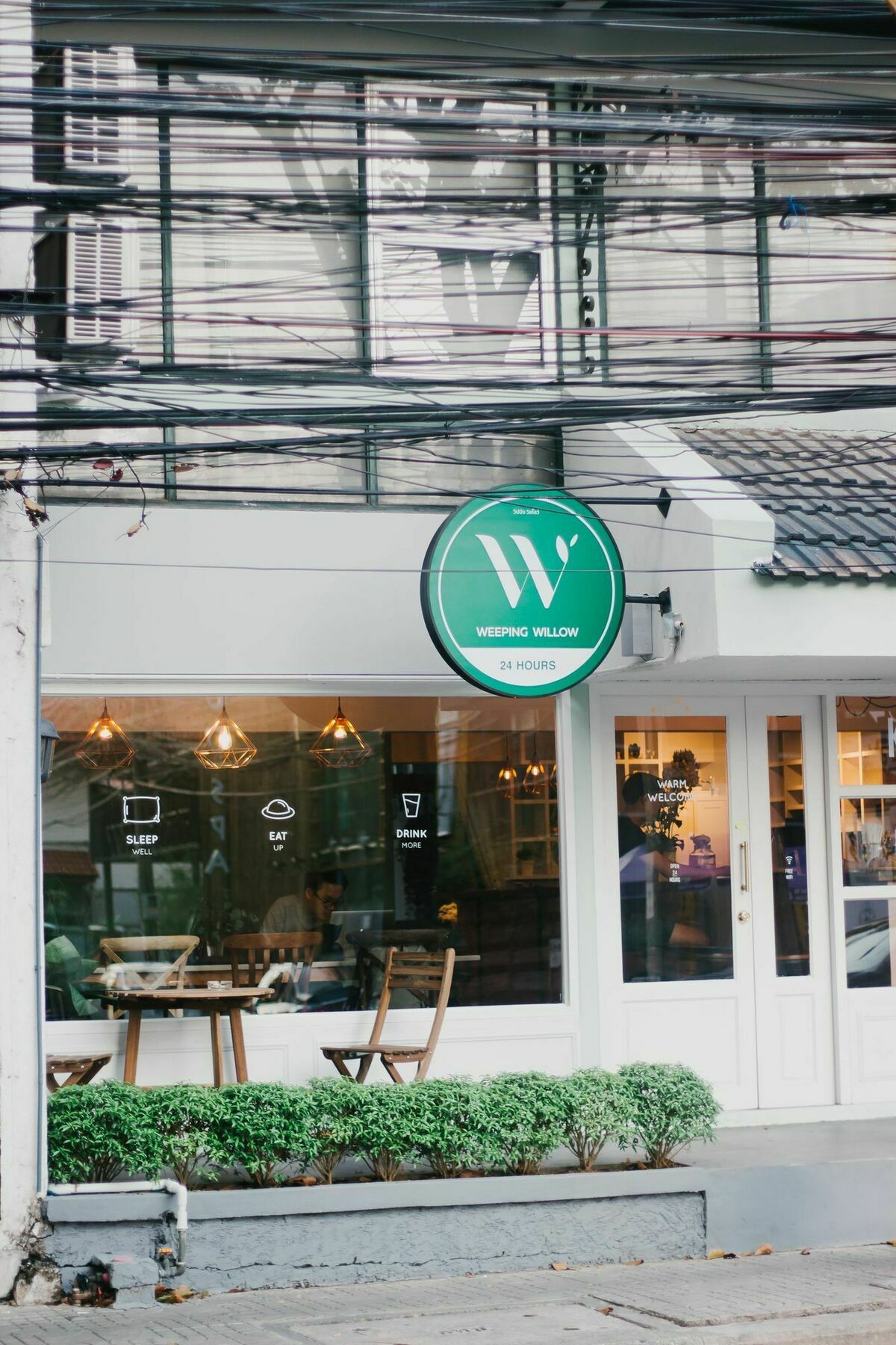 Weeping Willow Sukhumvit 26 Hostel Bangkok Exterior foto